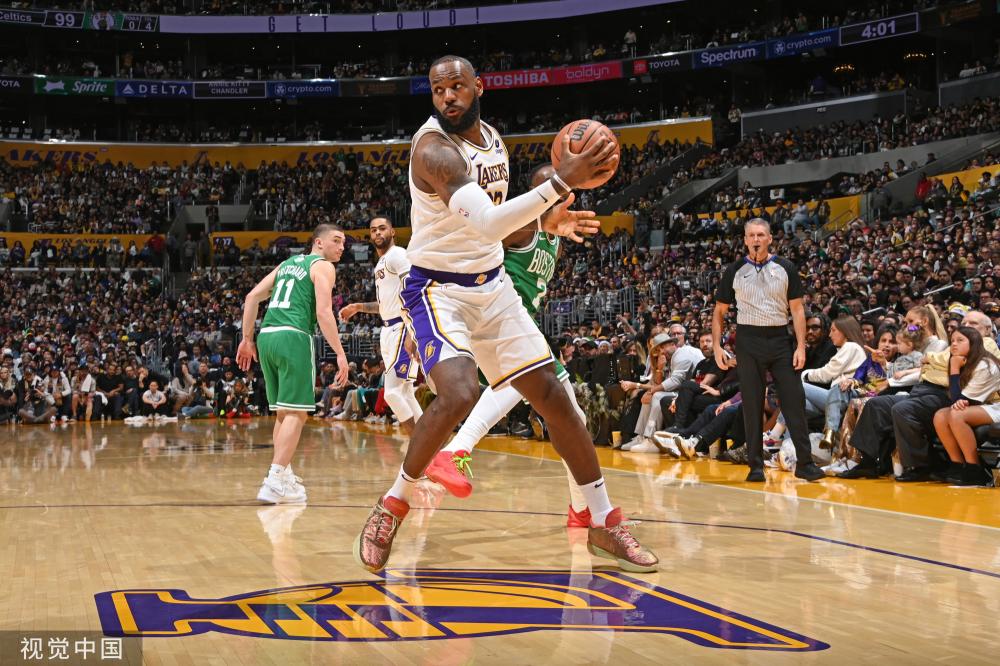 在困境中重 在困境中重